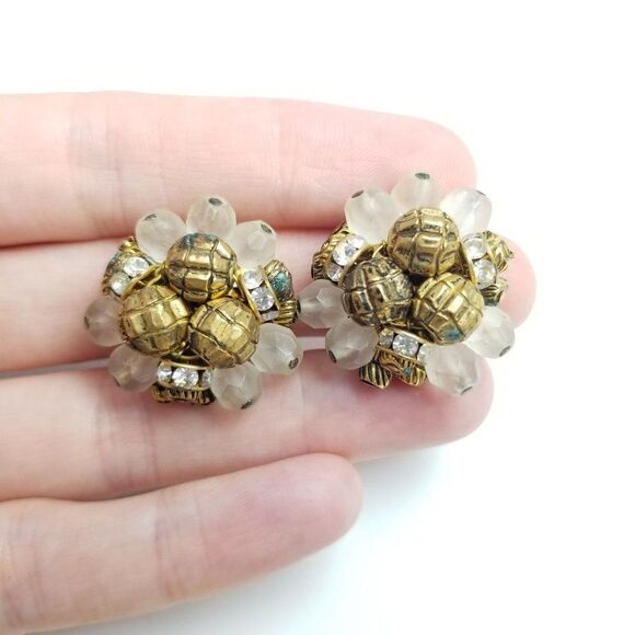 Vintage Beaded Cluster Clip On Earrings, Frosted Beads and Gold Tone, Retro - Picture 5 of 5
